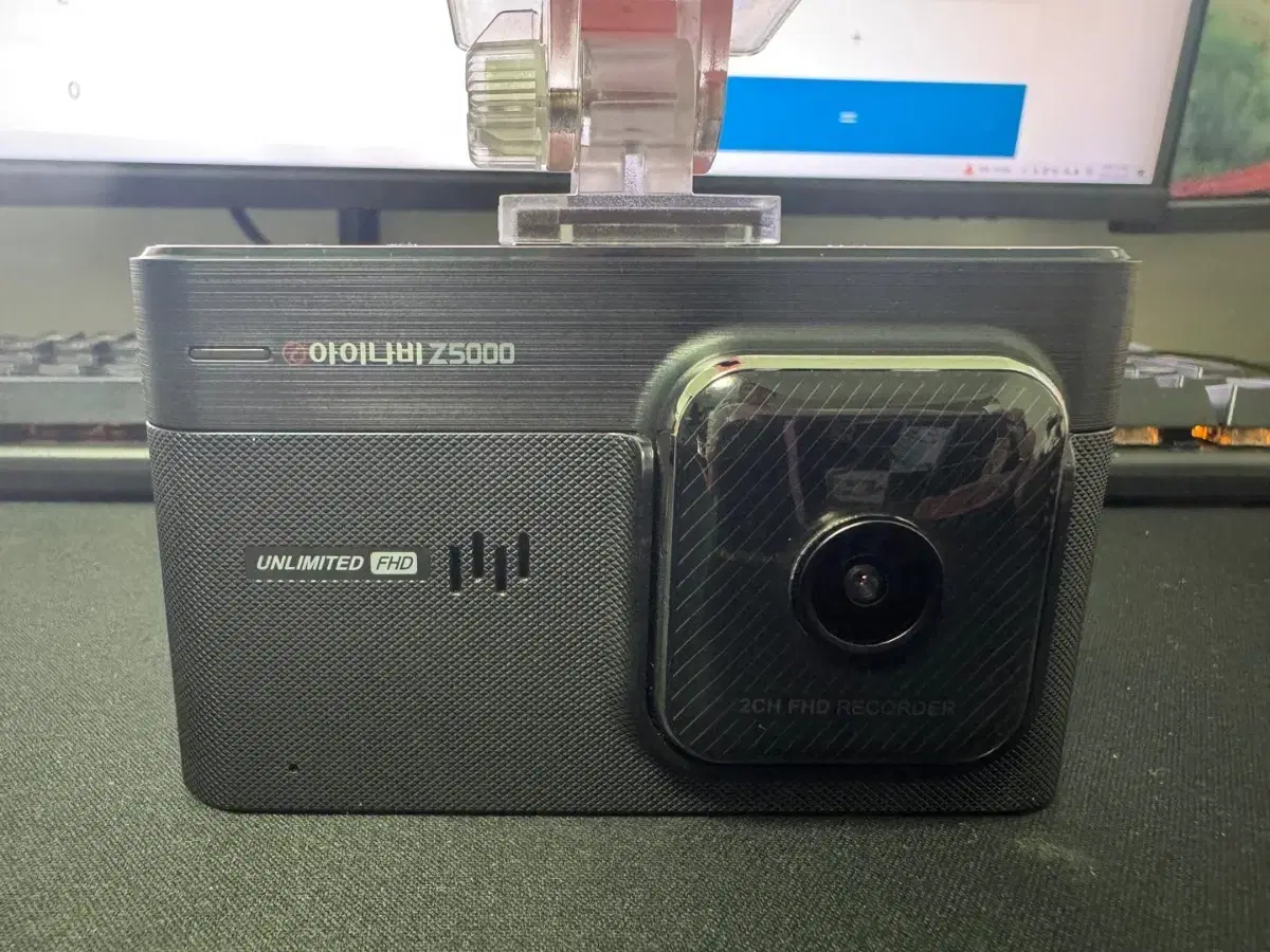 블랙박스 2채널 아이나비 Z5000+ FHD 32GB 팝니다. 3061B